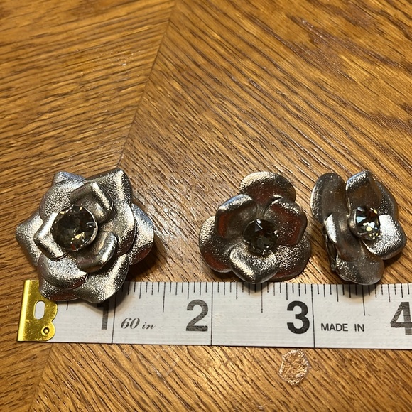 Silver Toned Floral Rhinestone Clip On Earring and Brooch/Necklace Pendant Set - Picture 4 of 4